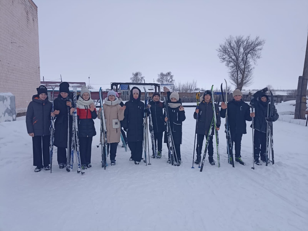 Уроки физкультуры на свежем воздухе ⛷️.